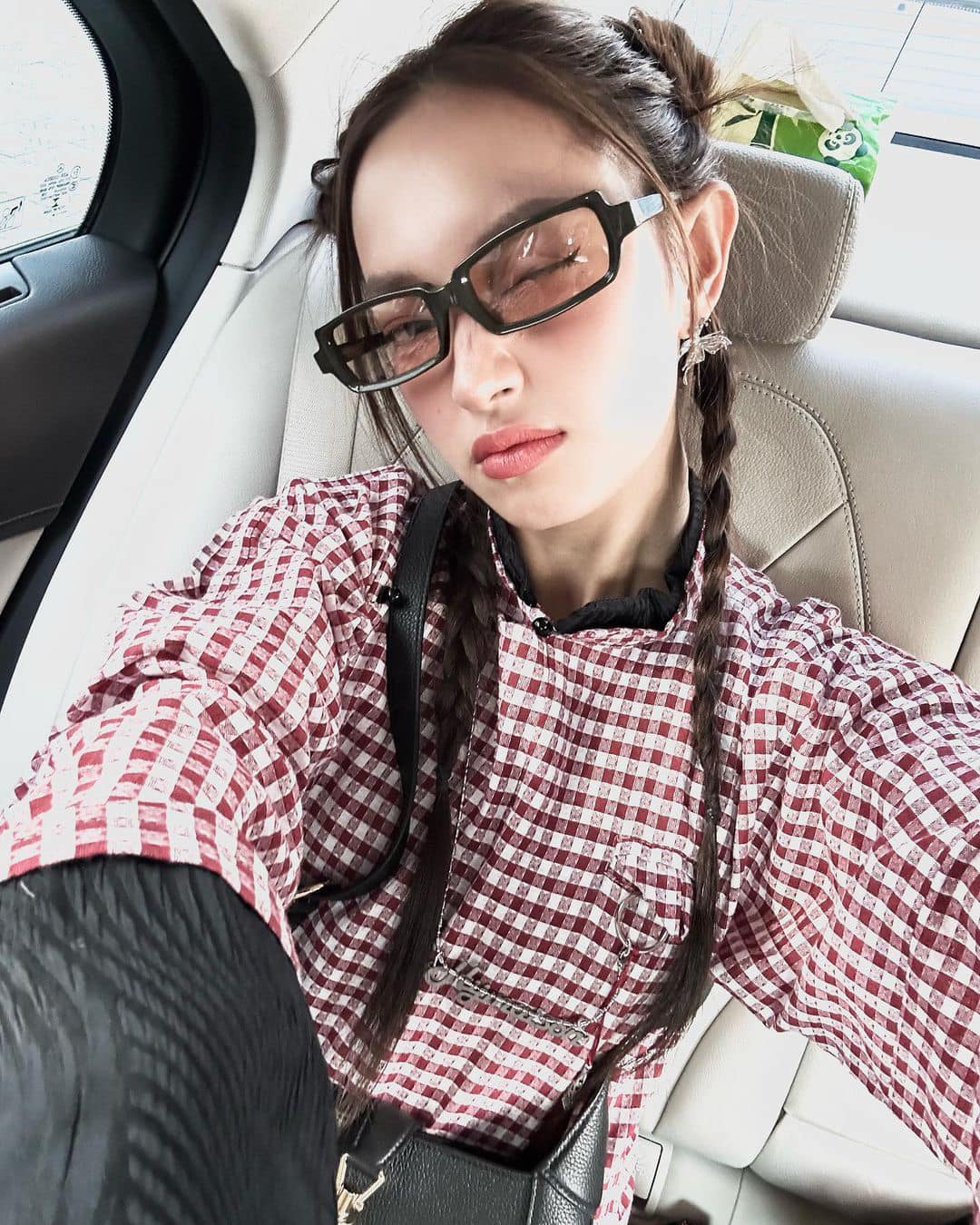 Những Cô Nàng Cottagecore Thơ Mộng Đưa Họa Tiết Gingham Vào Xu Hướng Thời  Trang Mùa Hè | Elle