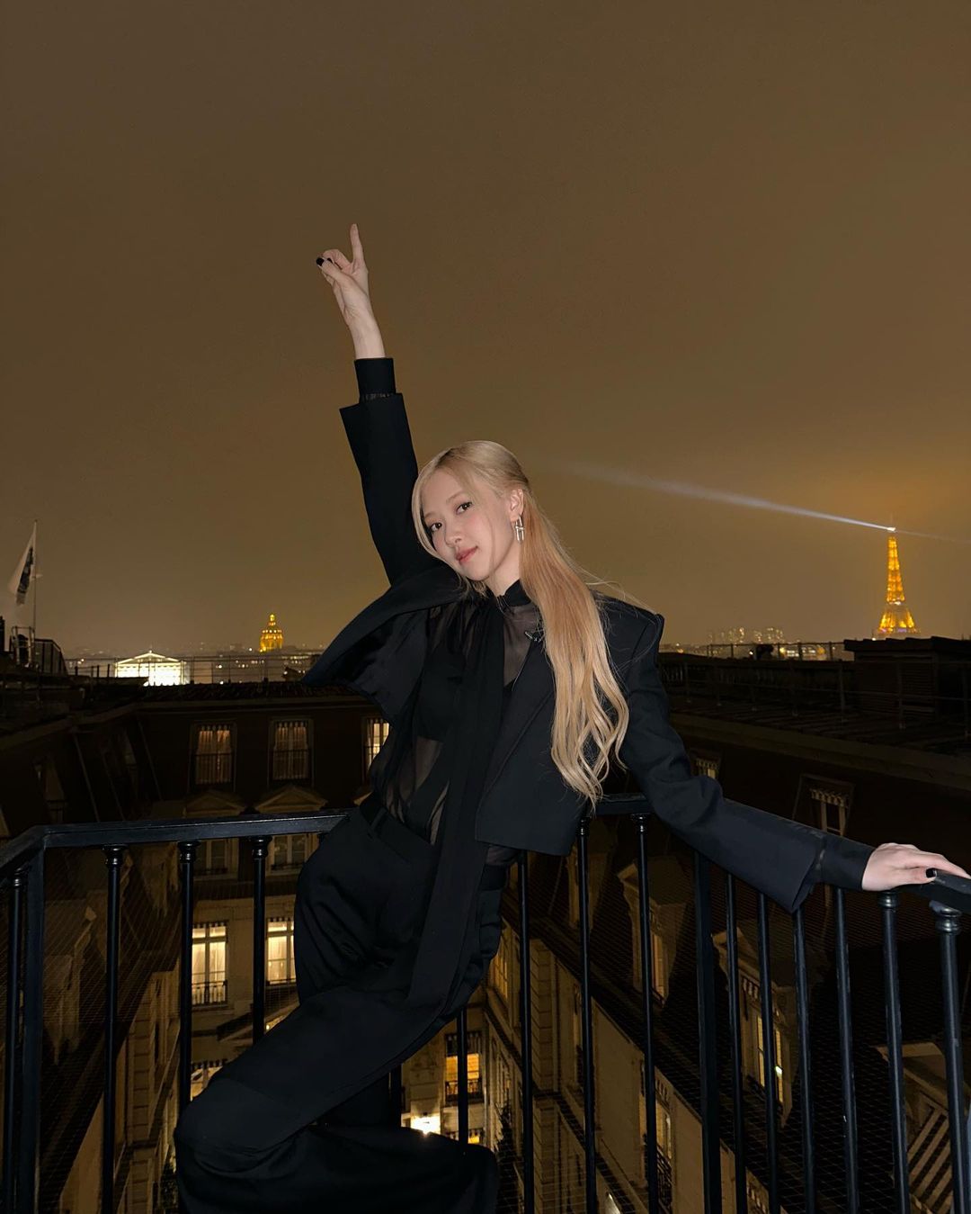 rose diện đồ thanh lịch tại paris blackpink