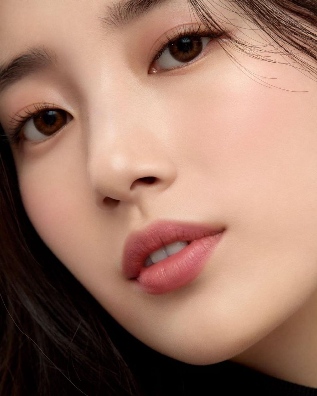 Lớp nền mỏng mịn cho lớp trang điểm hoàn hảo.