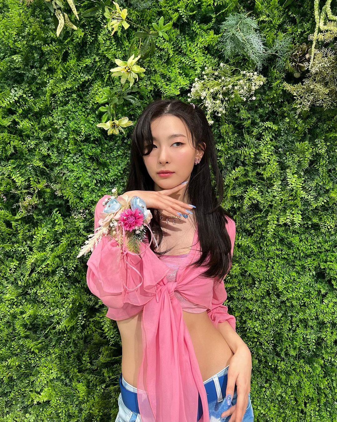 seulgi diện croptop tay bồng