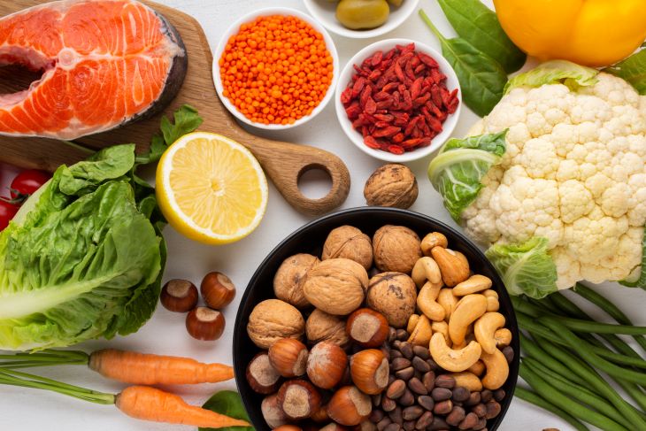 Hải sản, rau củ và các loại hạt giàu protein