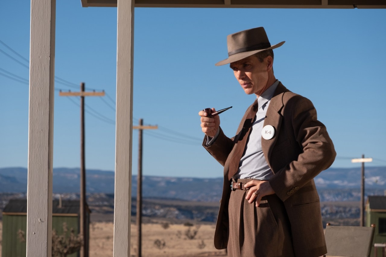 Cillian Murphy trong vai J. Robert Oppenheimer