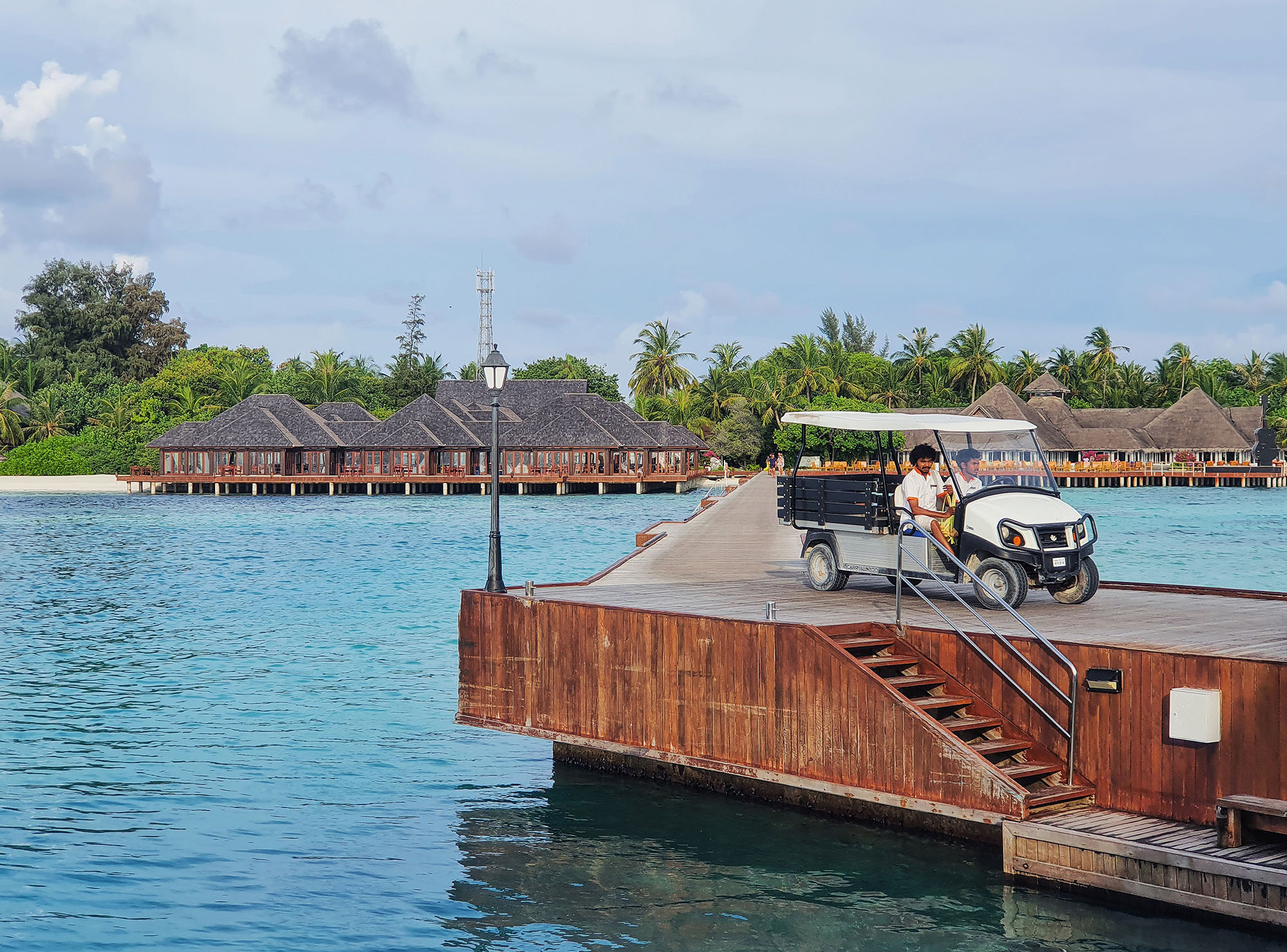 maldives phương tiện di chuyển tại resort