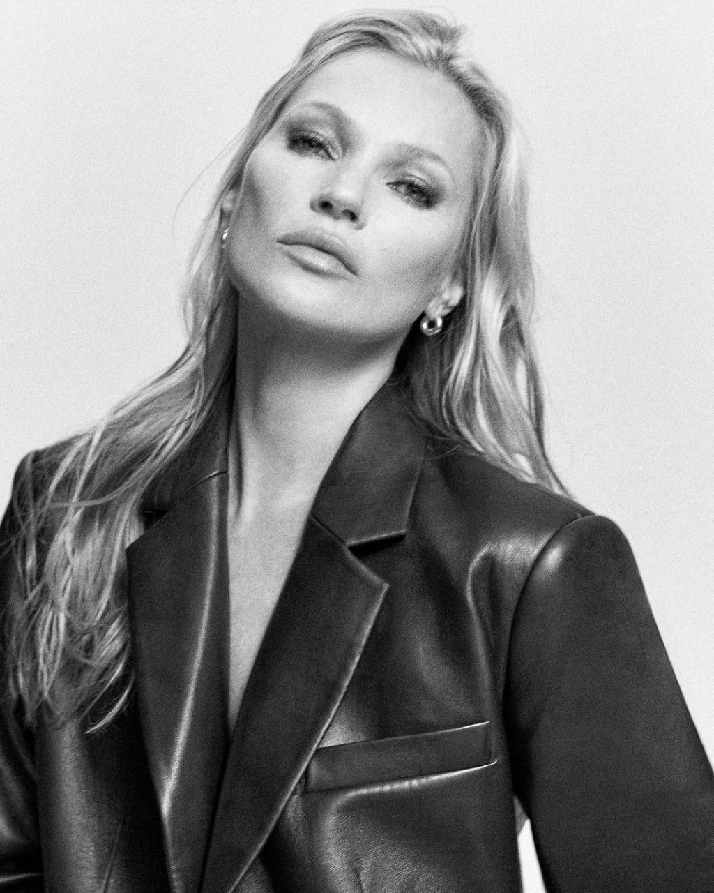 Kate Moss rửa mặt bằng nước lạnh mỗi ngày