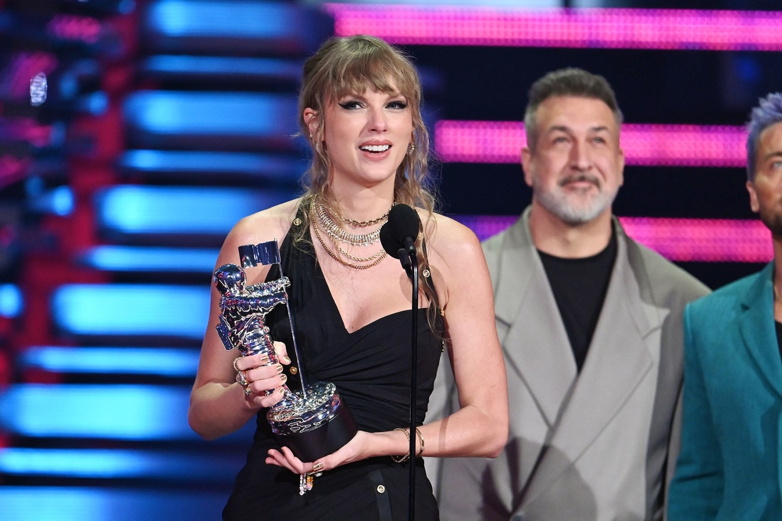 VMAs 2023 Taylor Swift thắng giải Best Pop