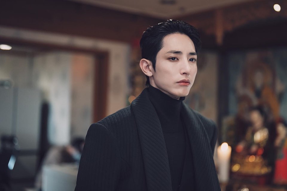 Nam diễn viên Hàn Quốc có giọng trầm ấm Lee Soo Hyuk 