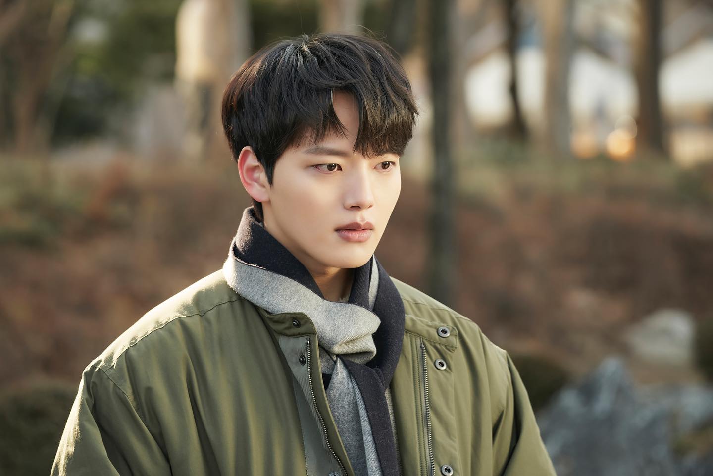 Nam diễn viên Hàn Quốc có giọng trầm ấm Yeo Jin Goo 