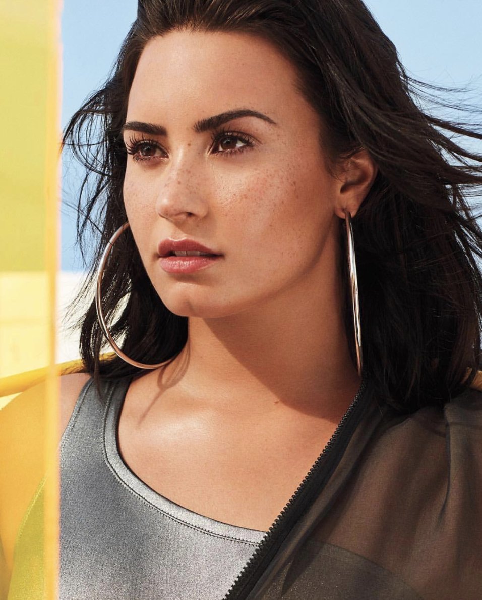 tự tin với tàn nhang như thần tượng demi lovato của bạn