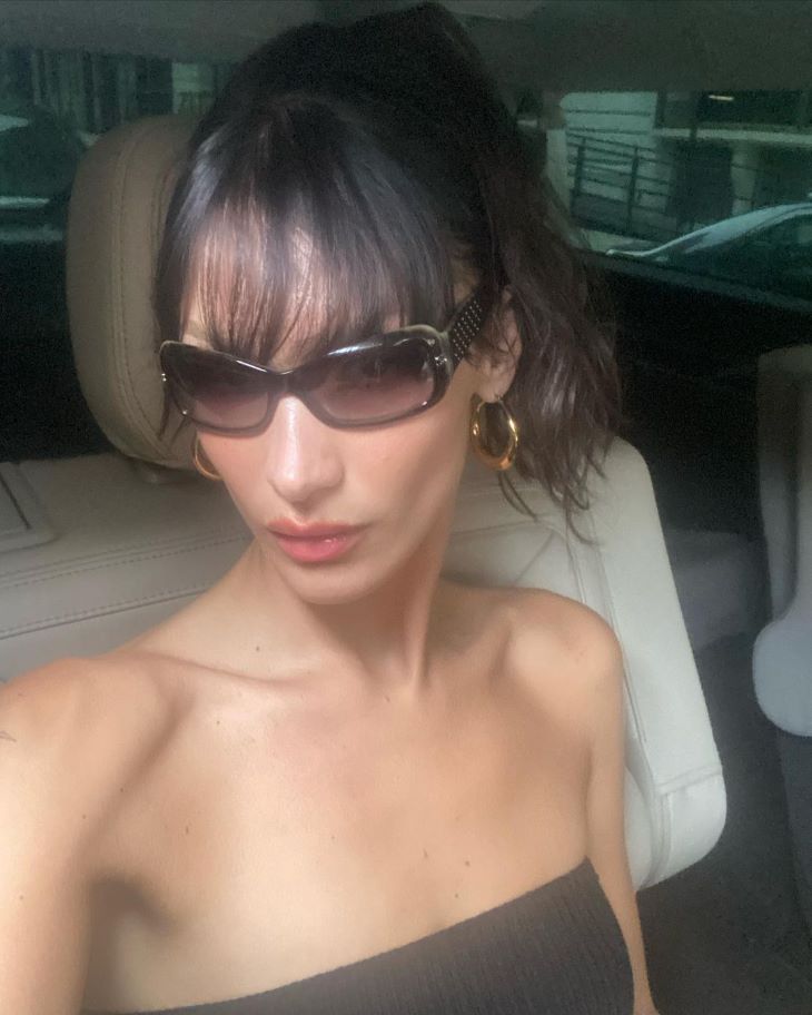 Bella Hadid trong diện mạo của phần tóc mái tự nhiên.