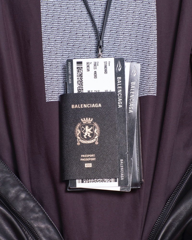 túi passport balenciaga