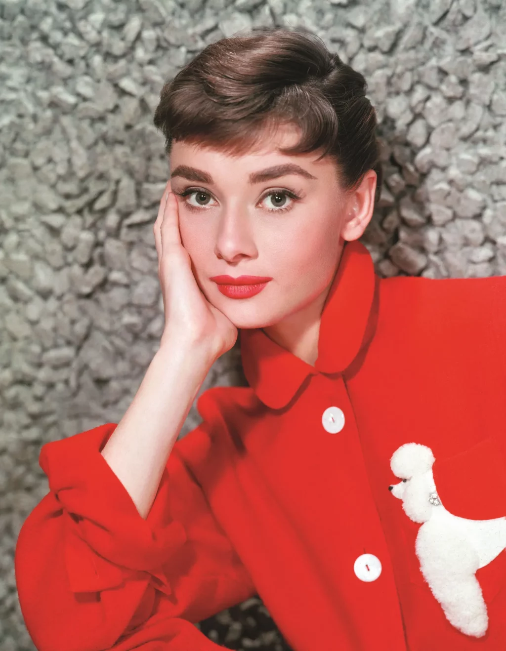 Audrey Hepburn ngọt ngào và thơ mộng với GIVENCHY L'Interdit Eau de Parfum.