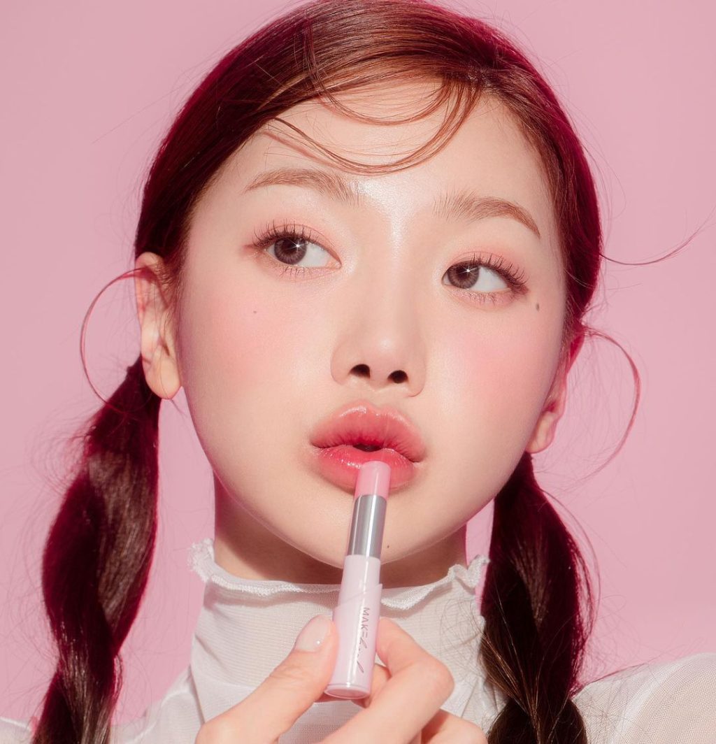 Son dưỡng có màu cho đôi môi rạng rỡ. Son dưỡng có màu cho đôi môi rạng rỡ.
