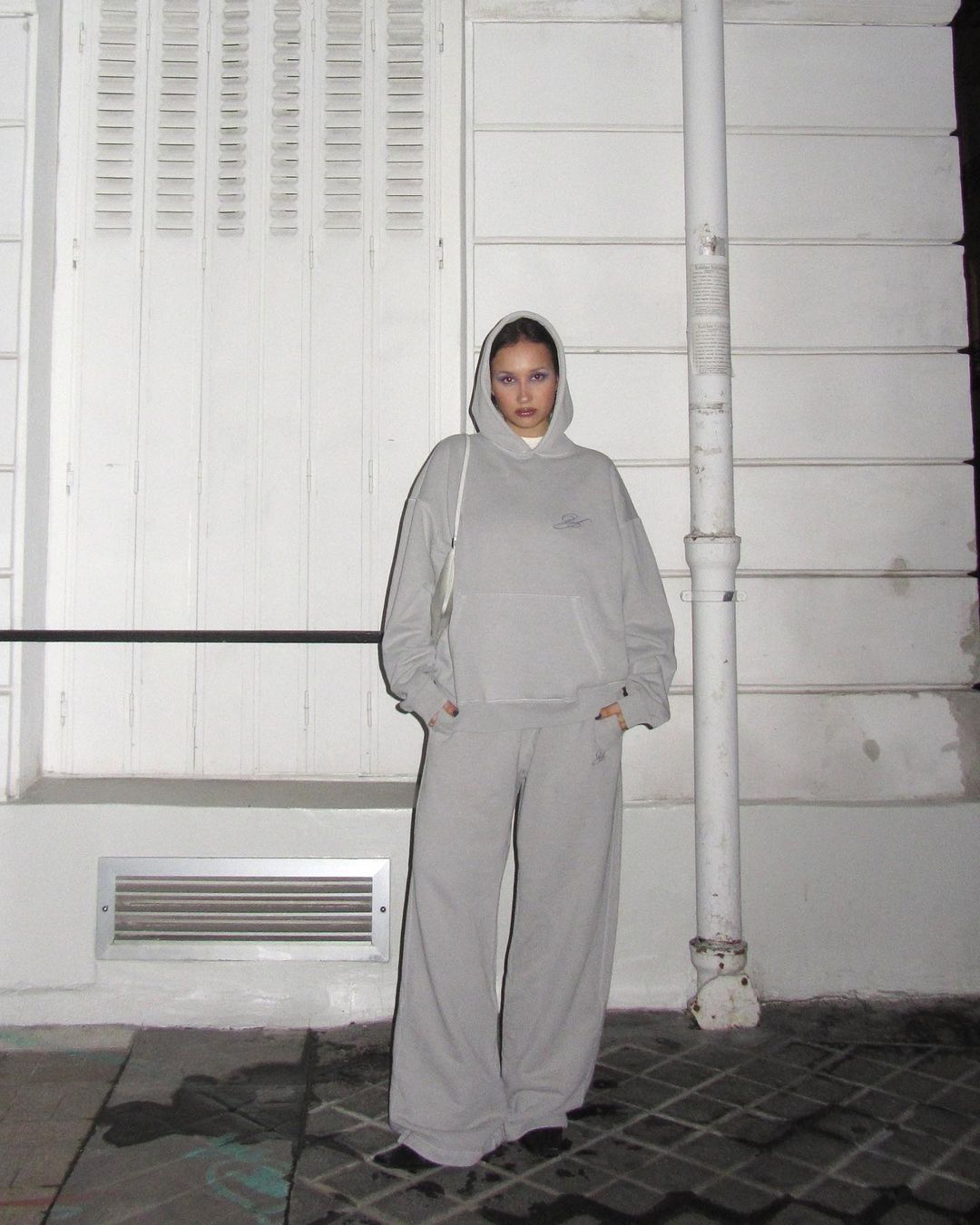renatakats diện hoodie 