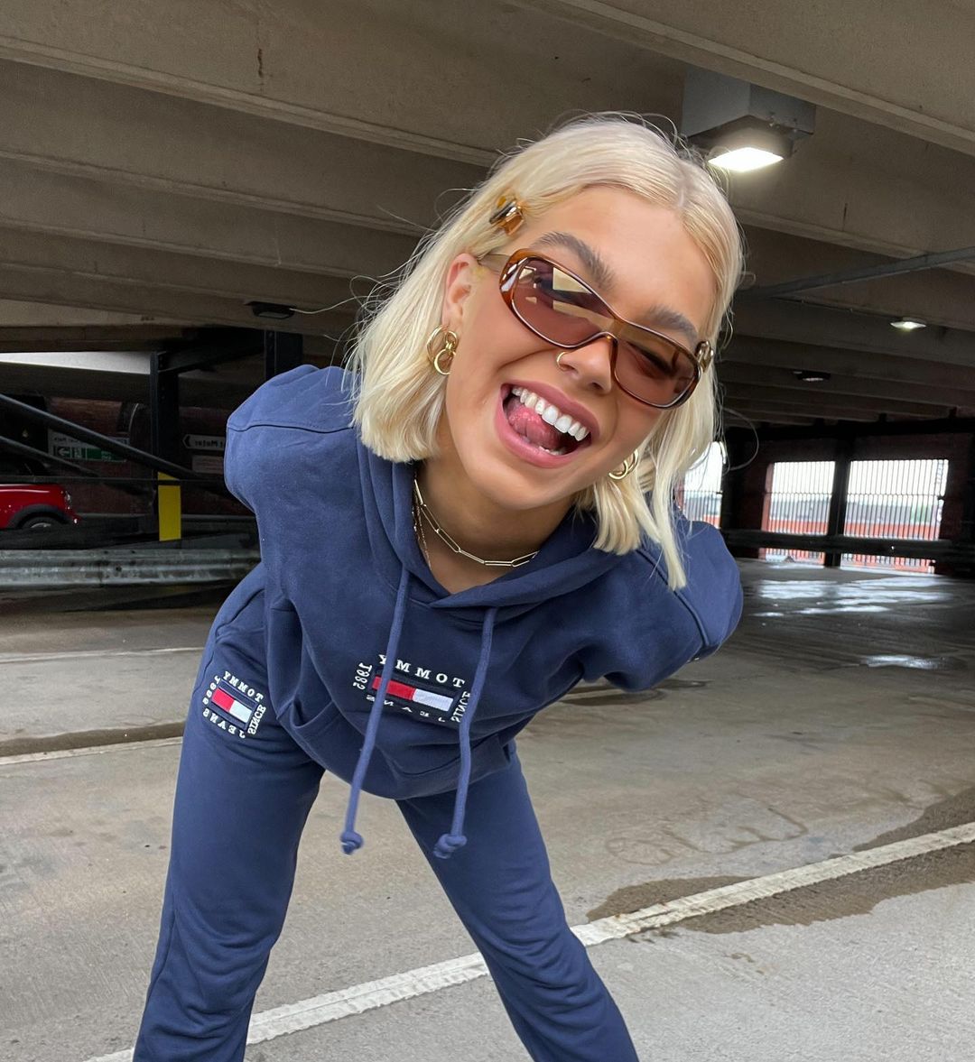 babyelll diện hoodie