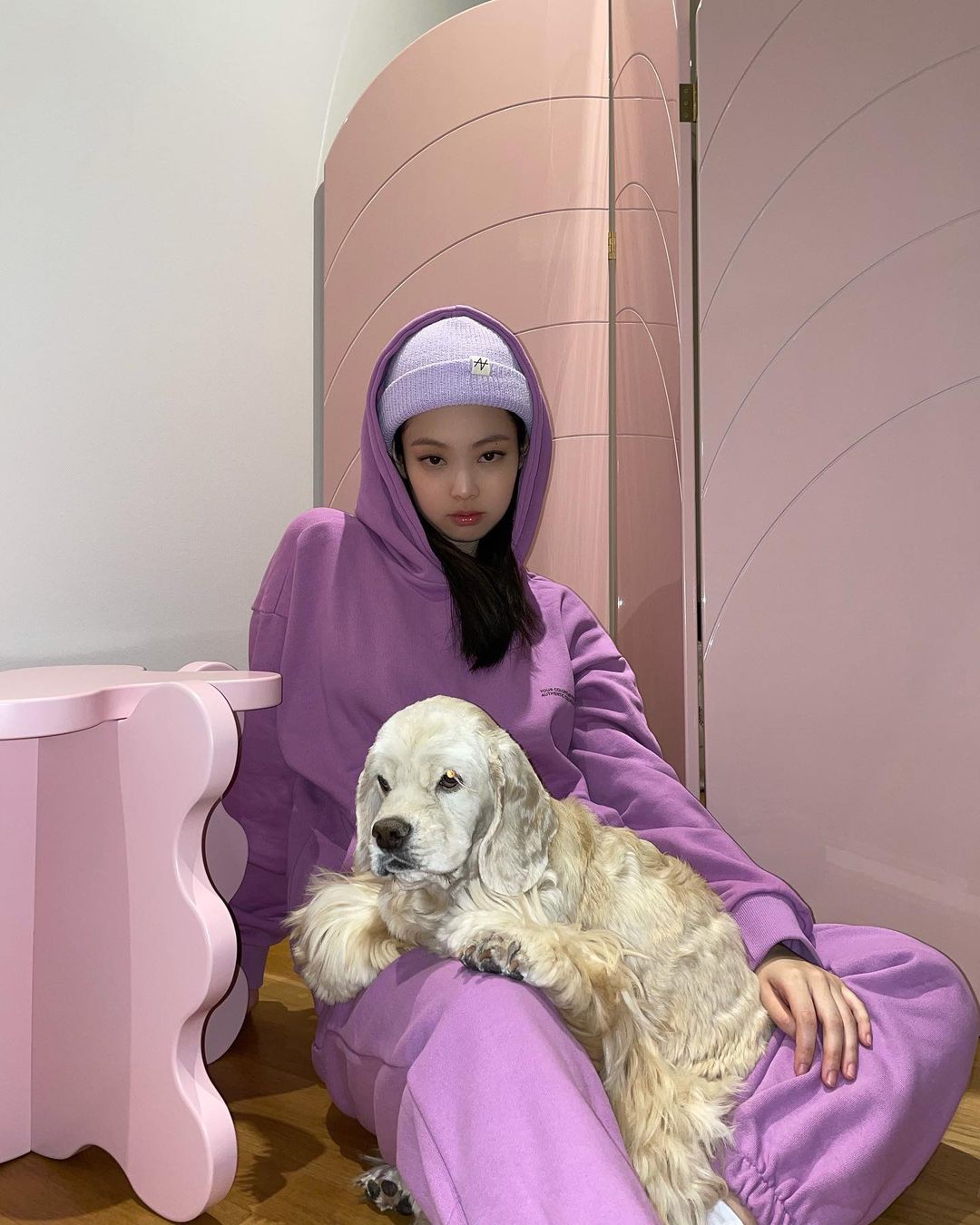 jennierubyjane diện áo hoodie tím