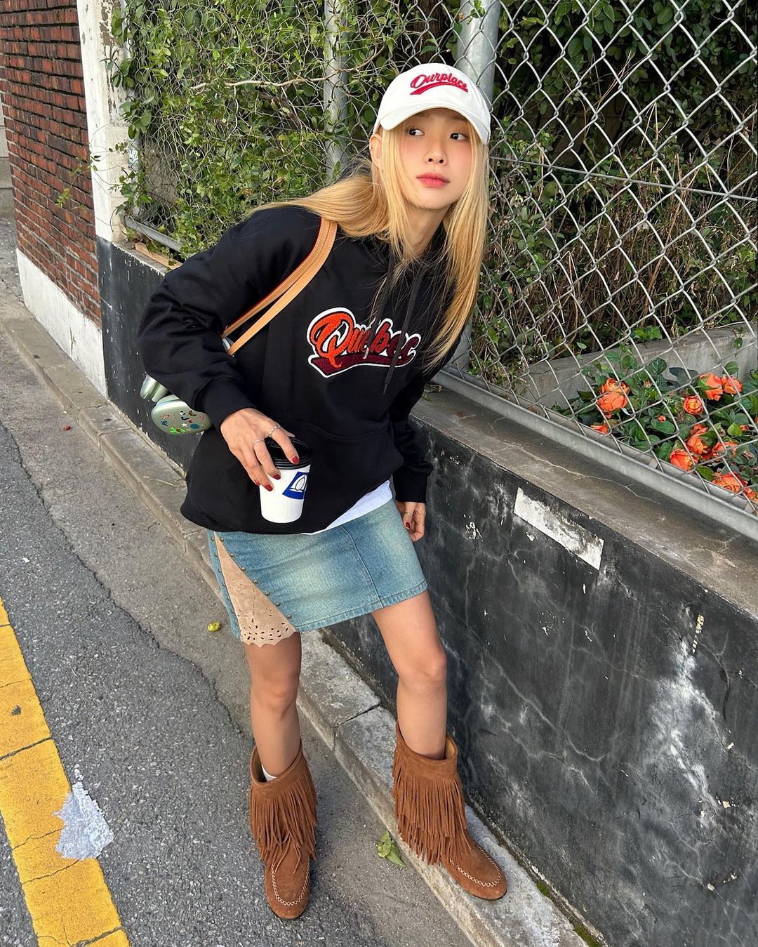 j678my diện hoodie