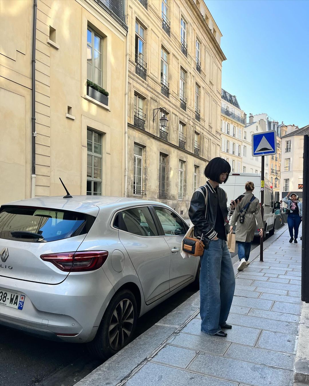 doonabae diện thời trang đường phố paris