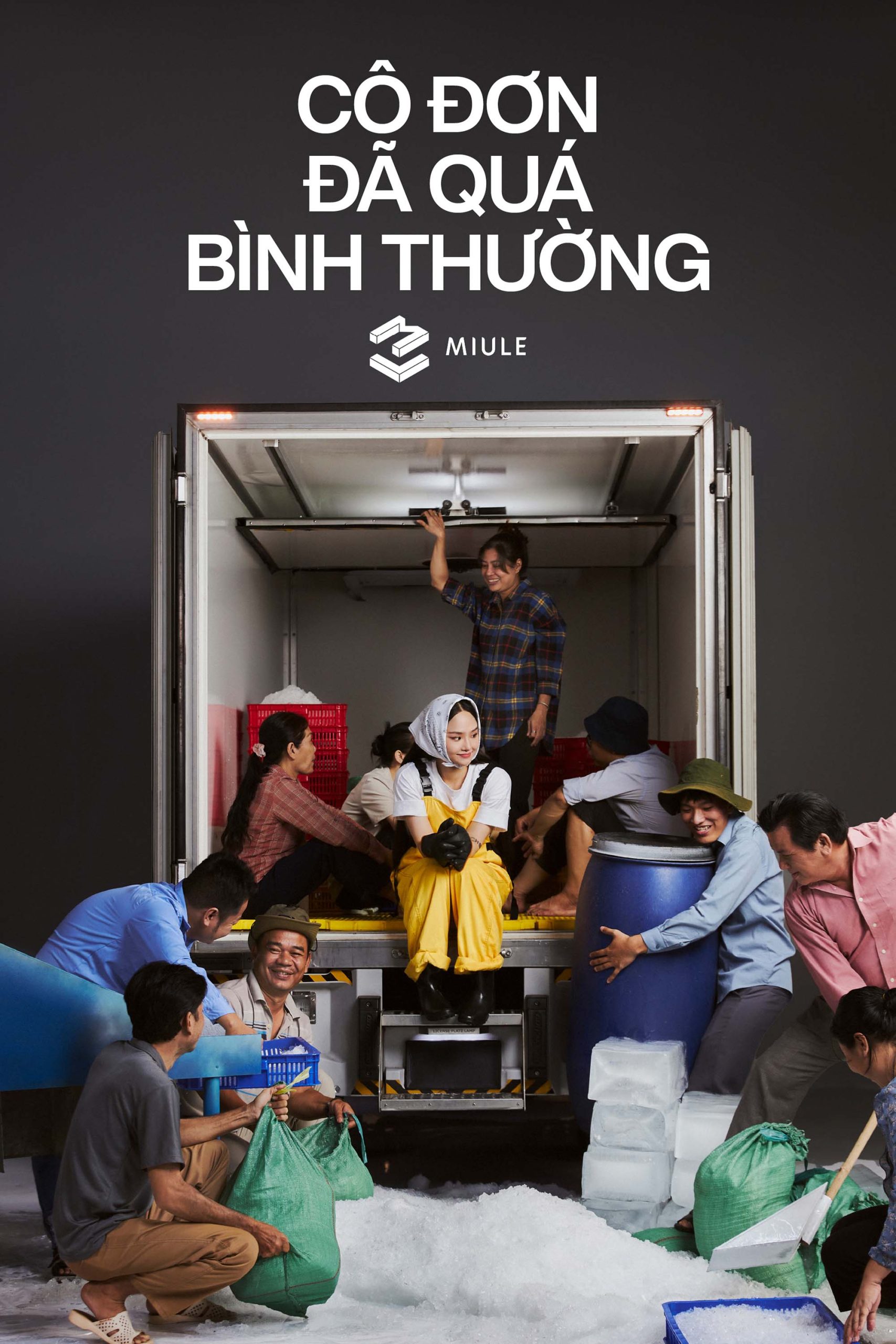 poster cô đơn đã quá bình thường