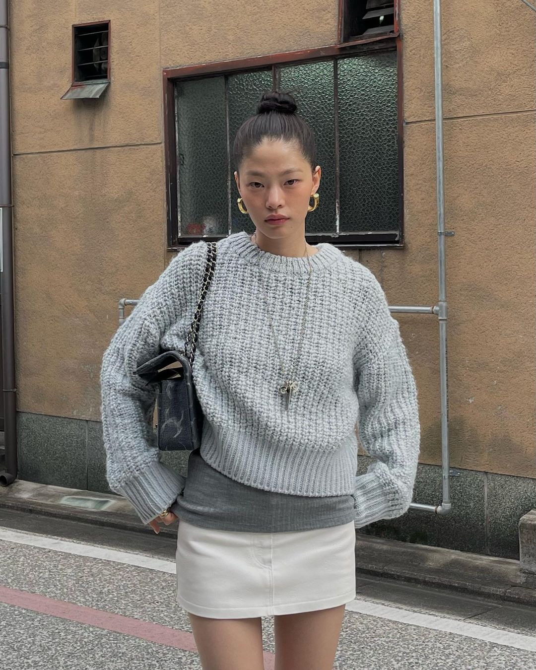 kim.a.hyun diện áo len xám