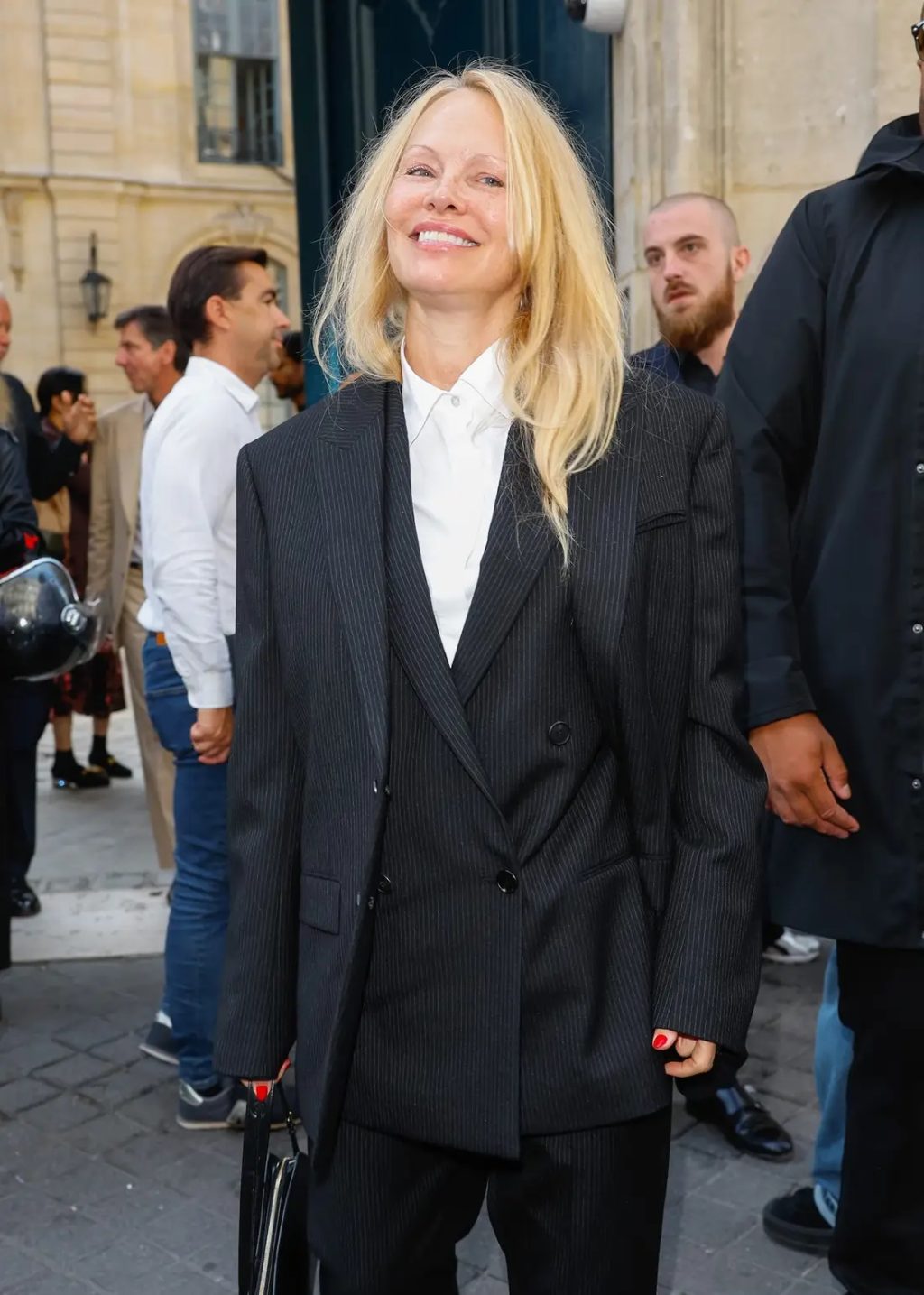 Pamela Anderson tại Paris Fashion Week ngày 27 tháng 9 năm 2023. Ảnh: Getty Images.