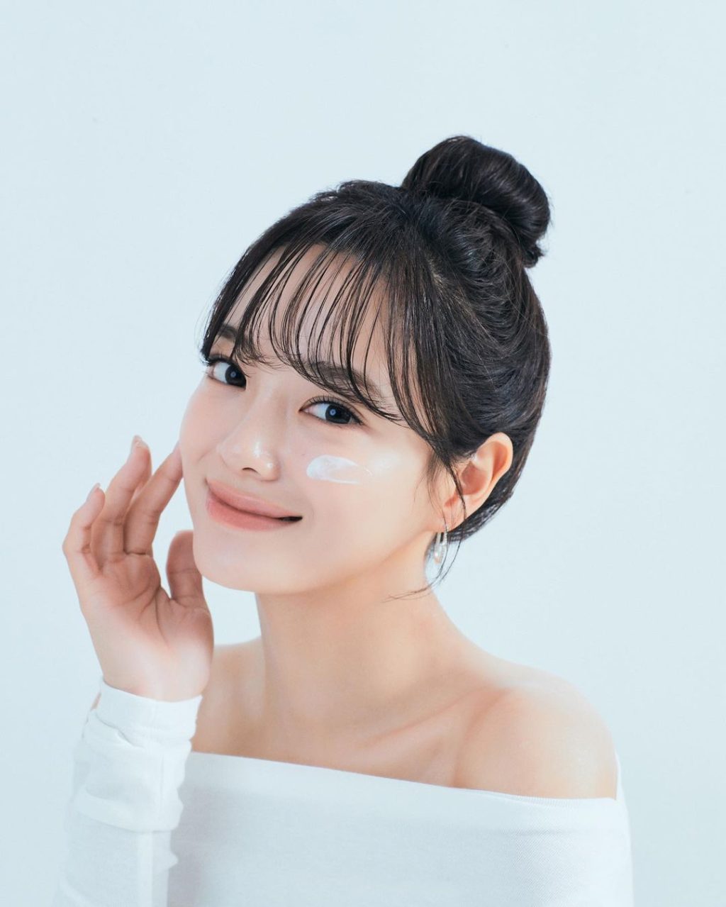 Kim Sejeong với vẻ ngoài rạng rỡ.