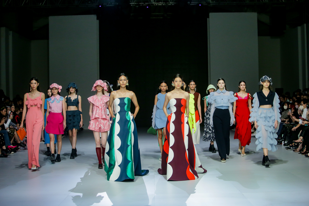 elle fashion show peggy hartanto