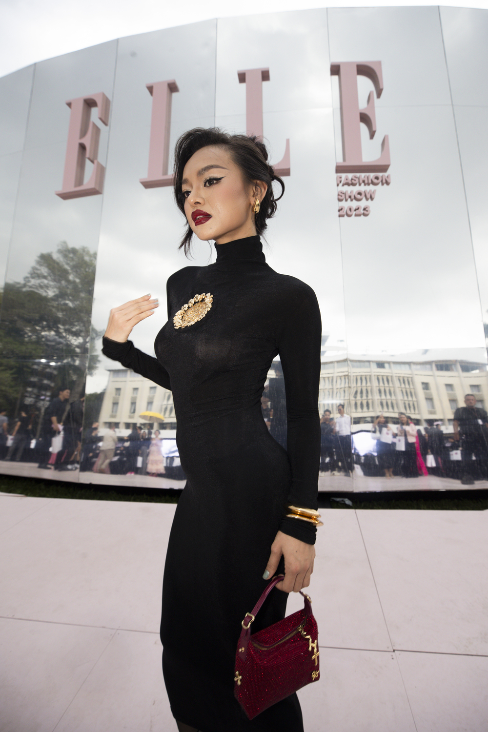 mai ngô elle fashion show