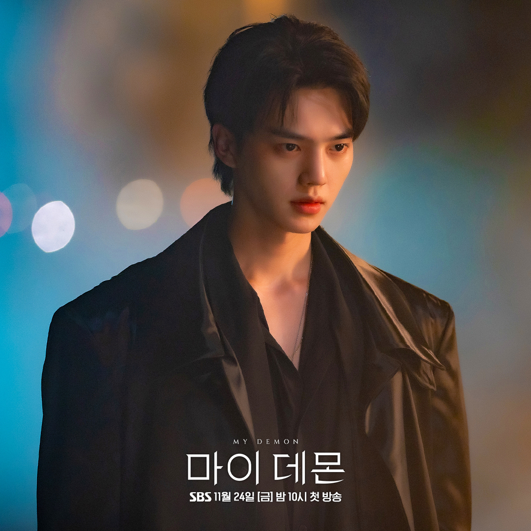 Vẻ đẹp siêu thực của Song Kang trong "My Demon"