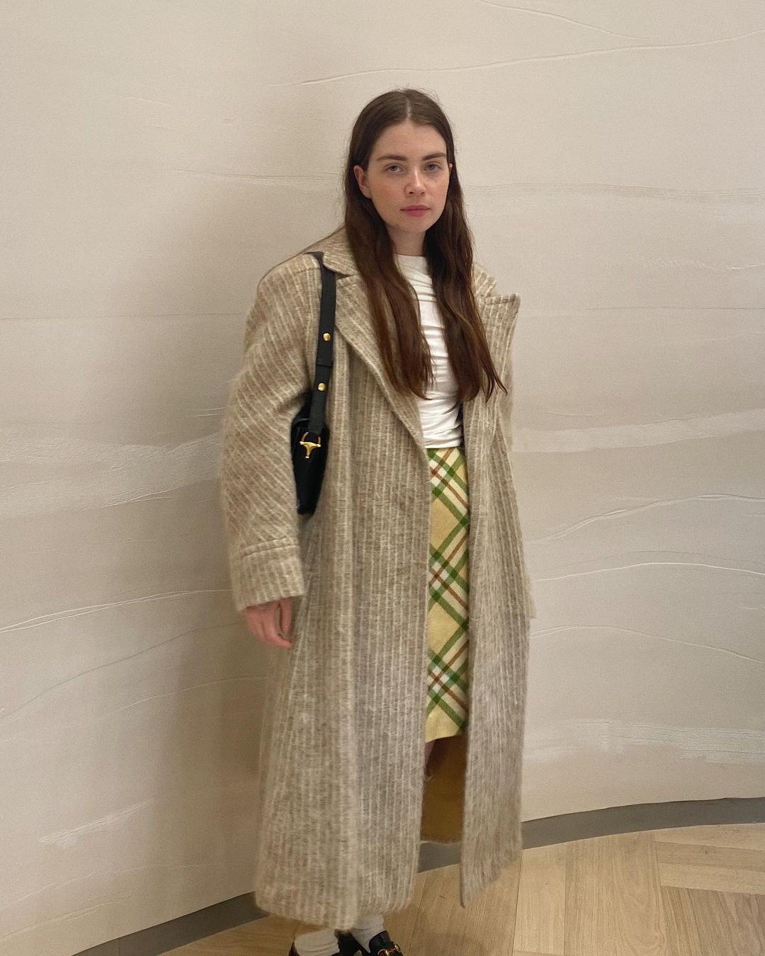 accidentalinfluencer diện váy phối măng tô