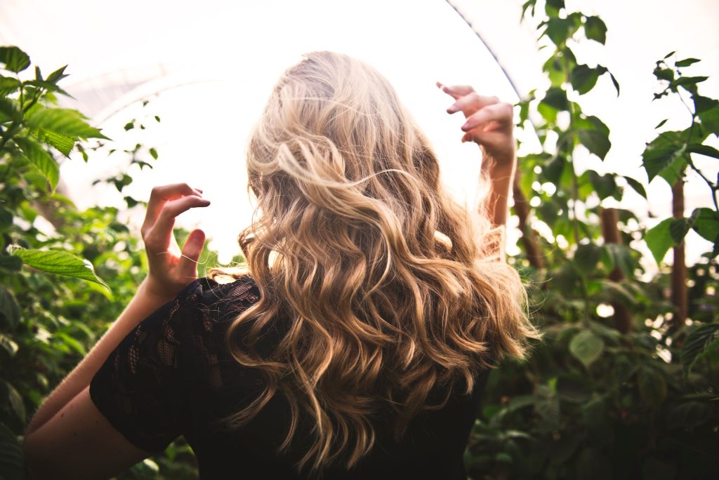 Dầu dưỡng tóc cho tóc xoăn nên mua trong dịp sale Tết 2024