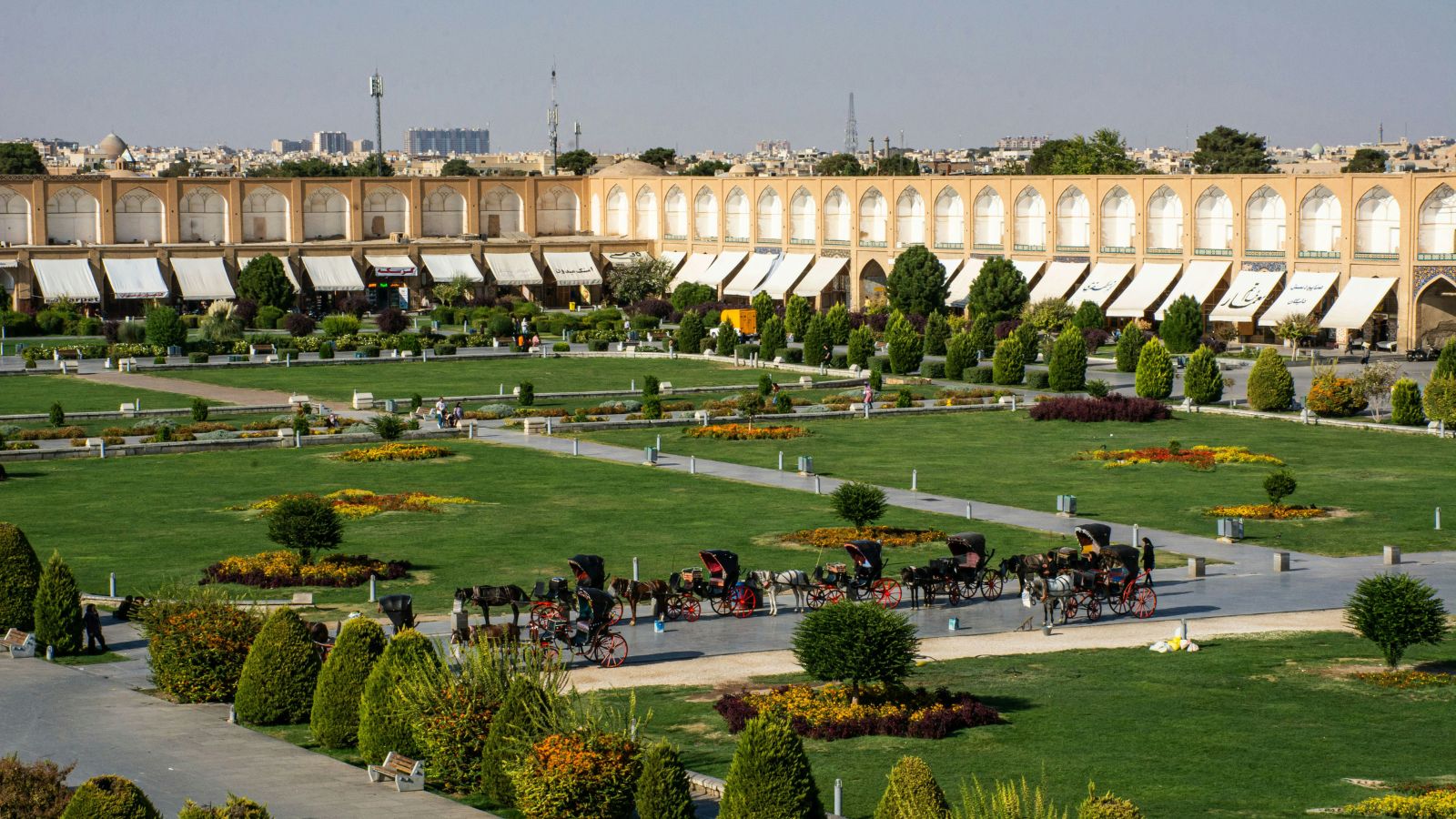 Naqsh-e Jahan là địa điểm du lịch đáng đến tại Iran
