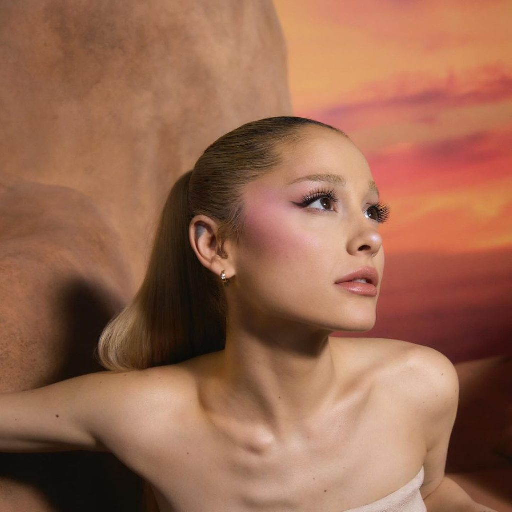 má hồng valentine Ariana Grande