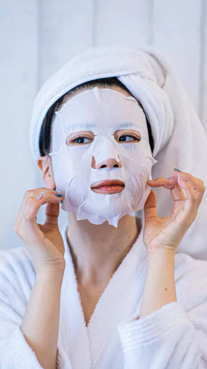 Đắp mặt nạ giấy 