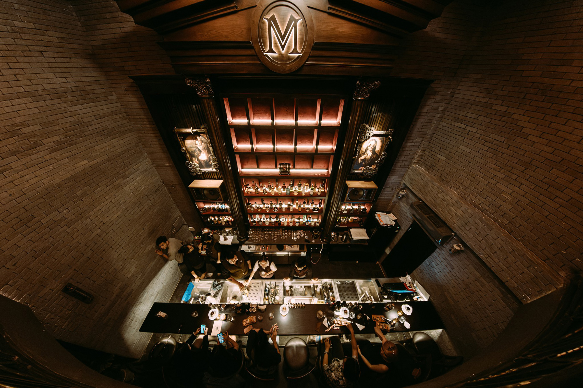 địa điểm bar house of merlin
