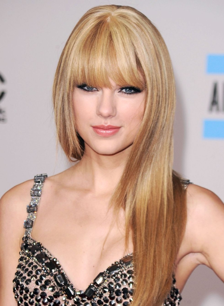 Kiểu tóc duỗi nổi bật của Taylor