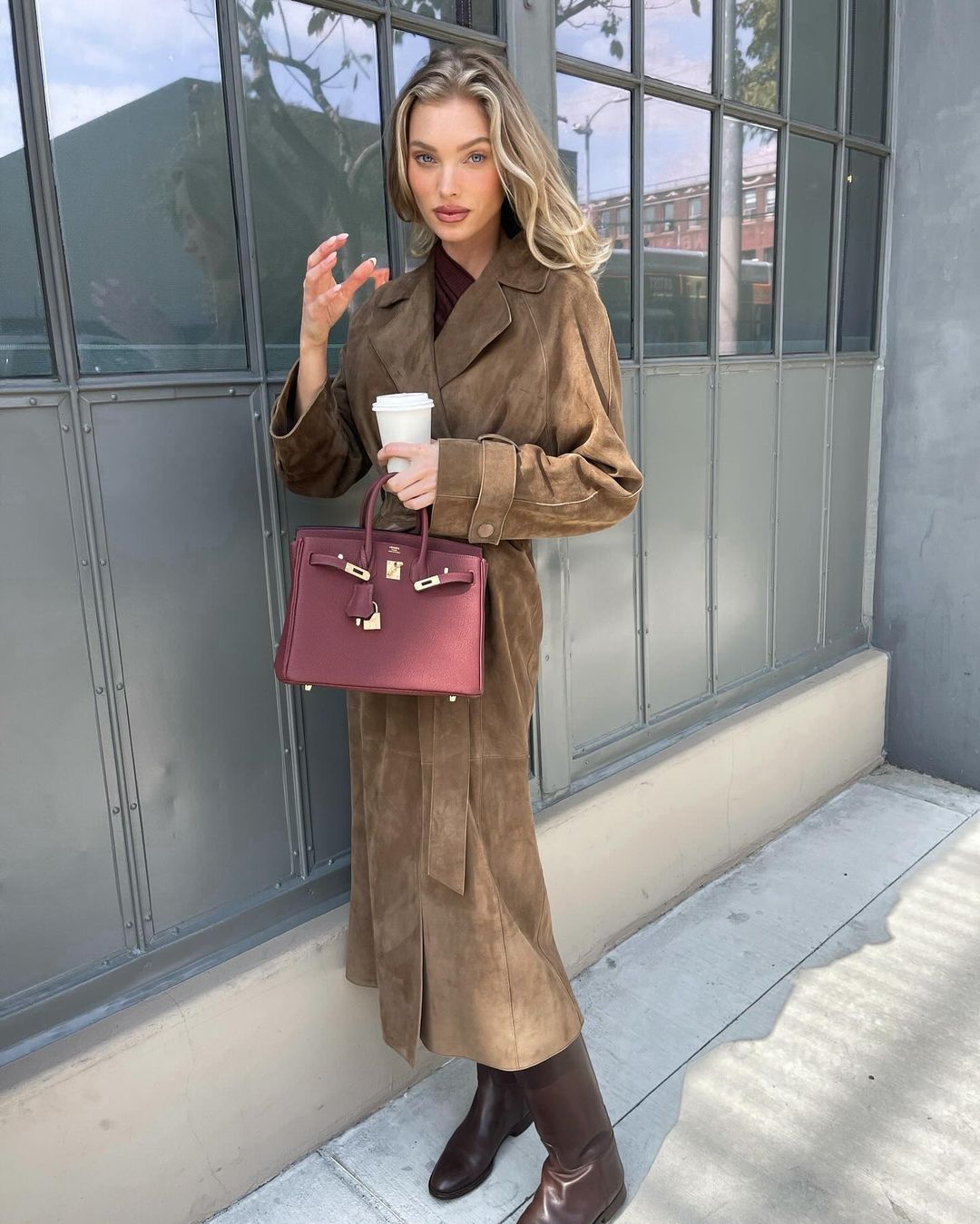 hoskelsa diện trench coat u ám phối đồ