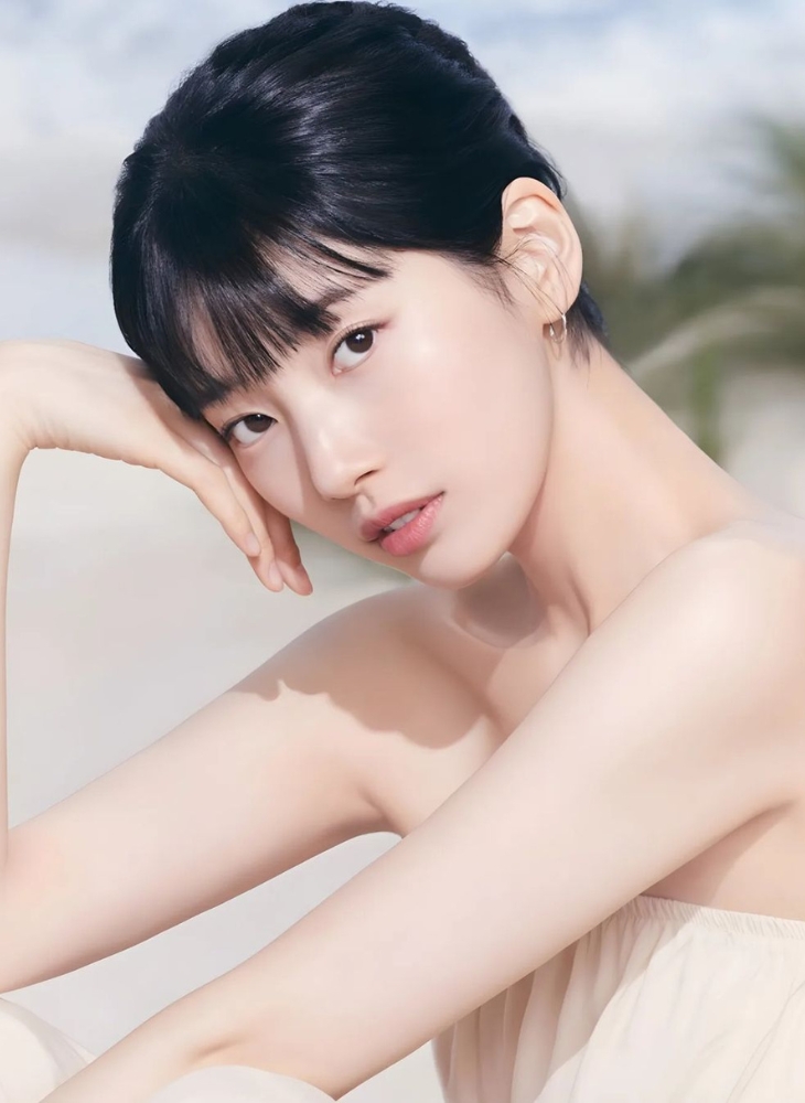 Suzy Bae với làn da trắng mịn màng