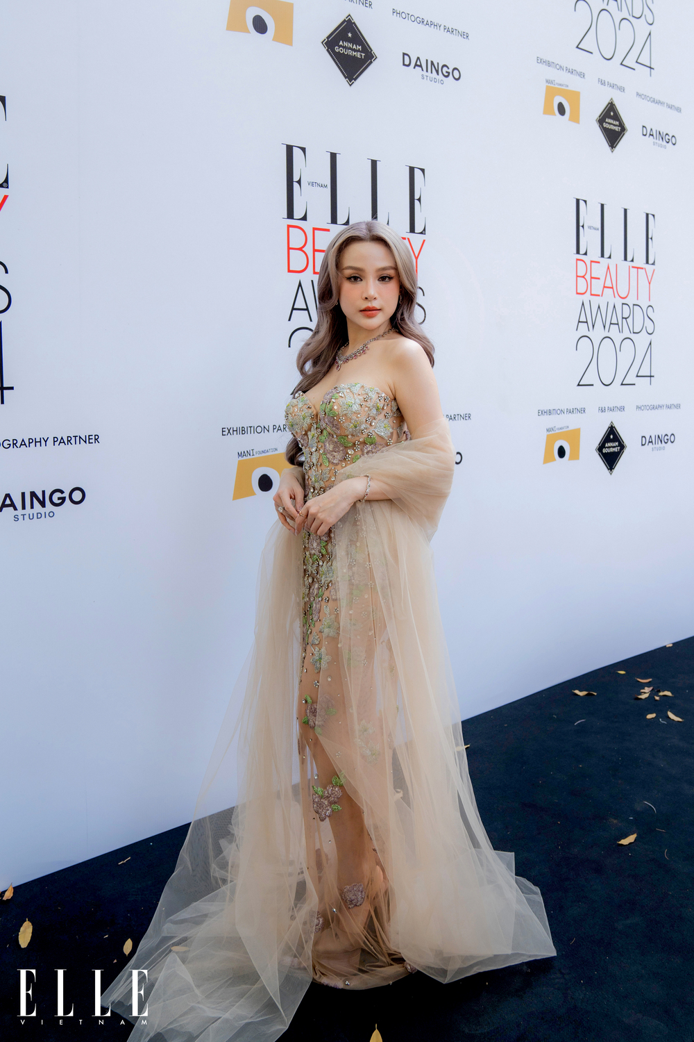 huyền baby elle beauty awards