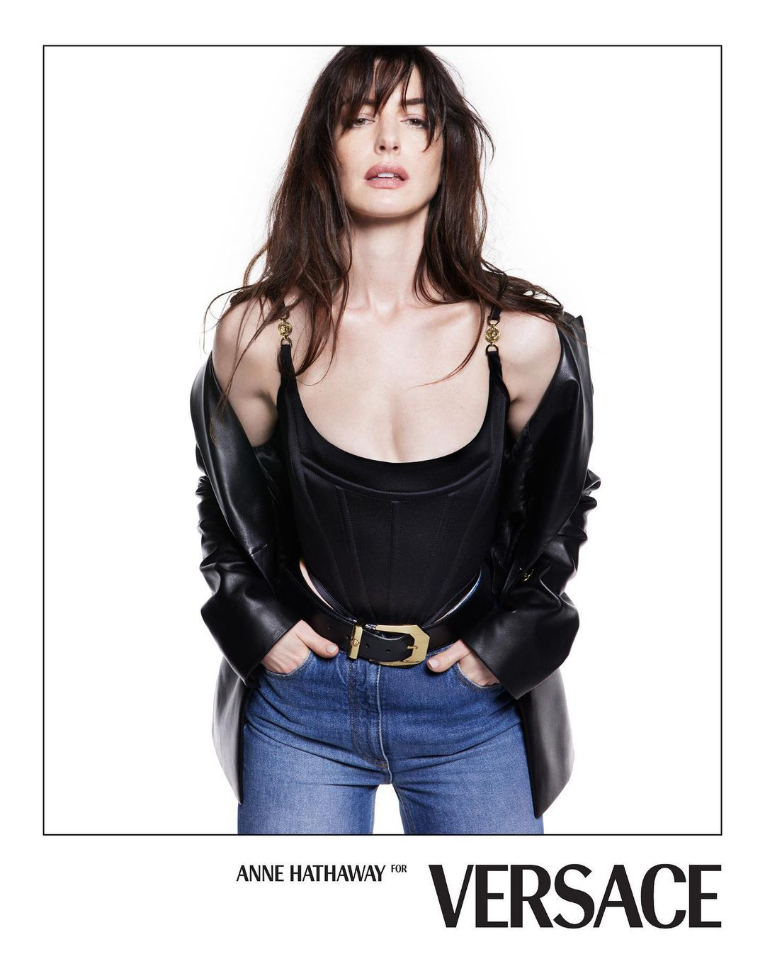  Anne Hathaway diện quần jeans