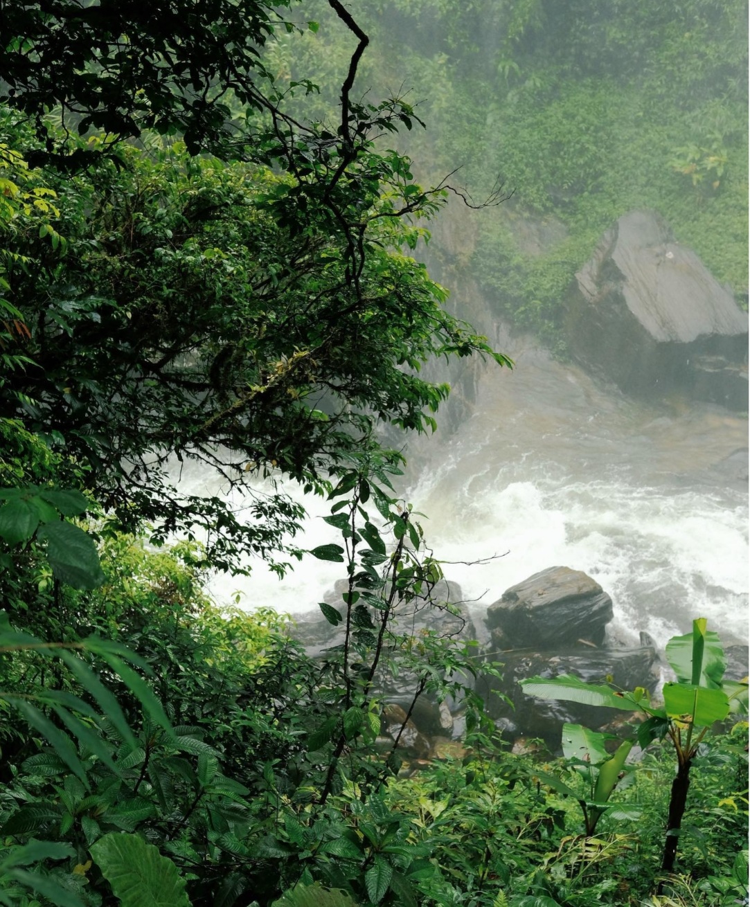 Thác háng tề chơ Yên Bái