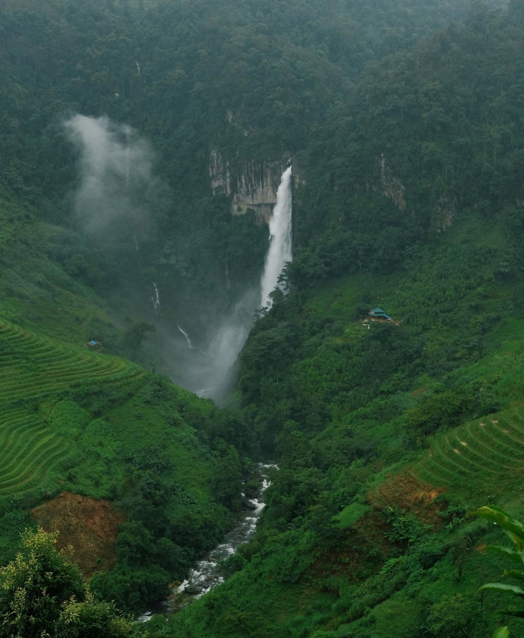 Thác háng tề chơ Yên Bái 