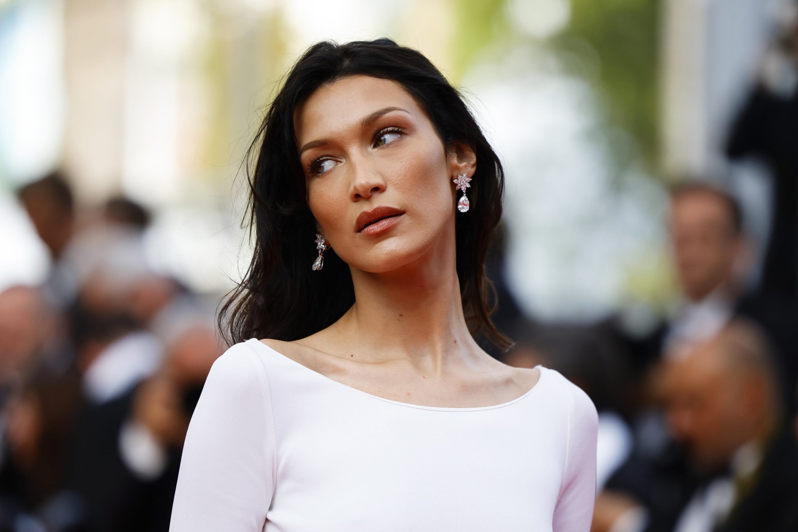 bella hadid và đá celestine