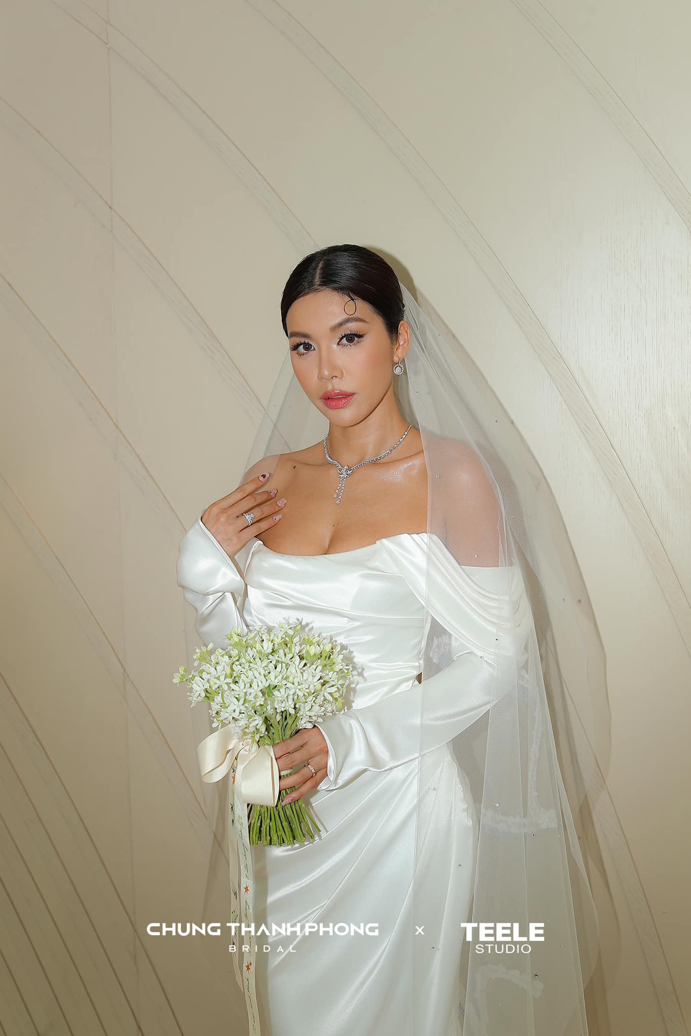 váy cưới của Minh Tú