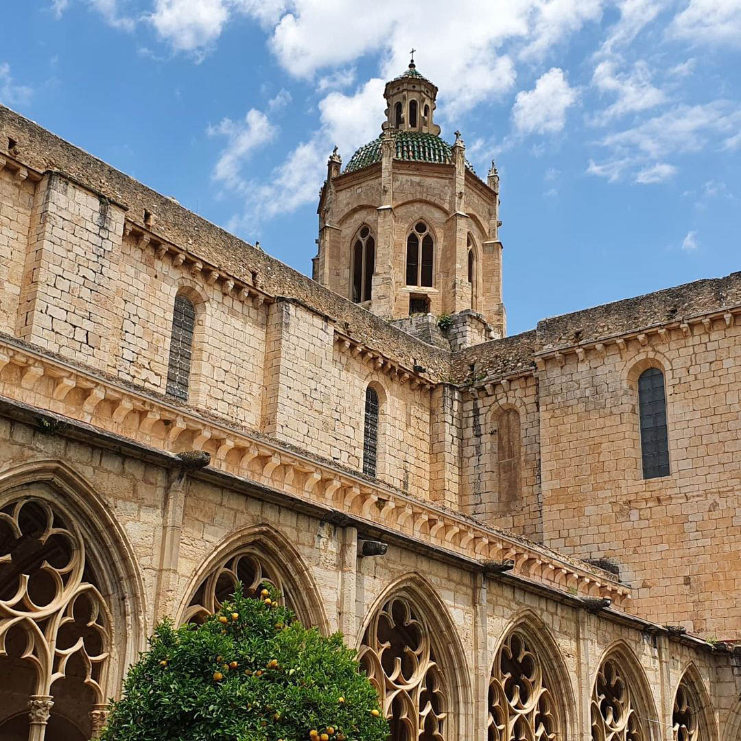 tu viện santa maria de santes creus