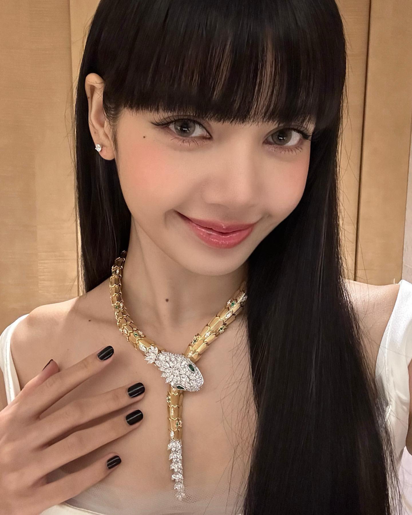 lisa mang dây chuyền bulgari