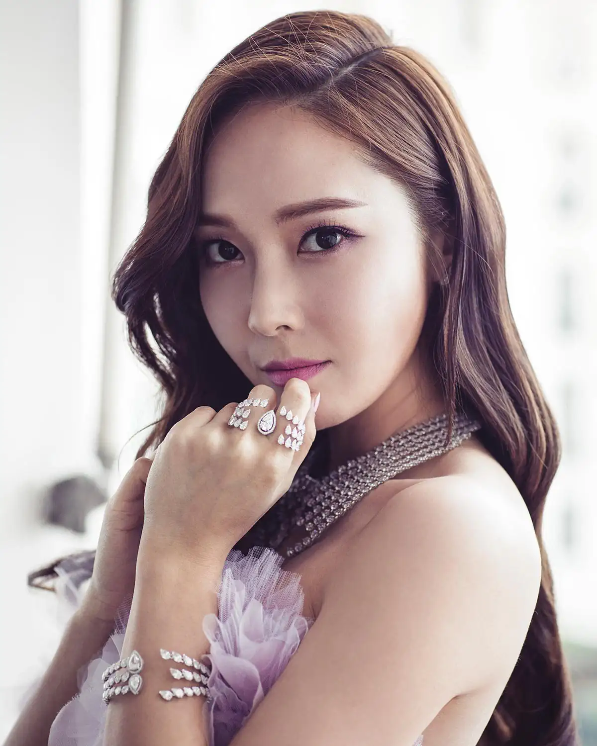 Jessica (SNSD) mang dây chuyền Messika shards of mirror
