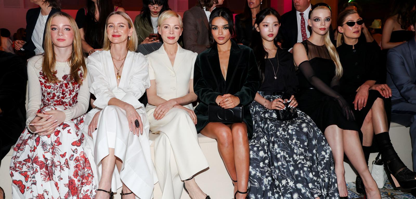 Alexandra Daddario, Alexandra Shipp, Kai Schreiber, Naomi Watts, Michelle Williams, Rachel Zegler, Haerin và Anya Taylor-Joy tại sàn diễn Dior Pre-Fall 2024. (Ảnh: Getty Images)