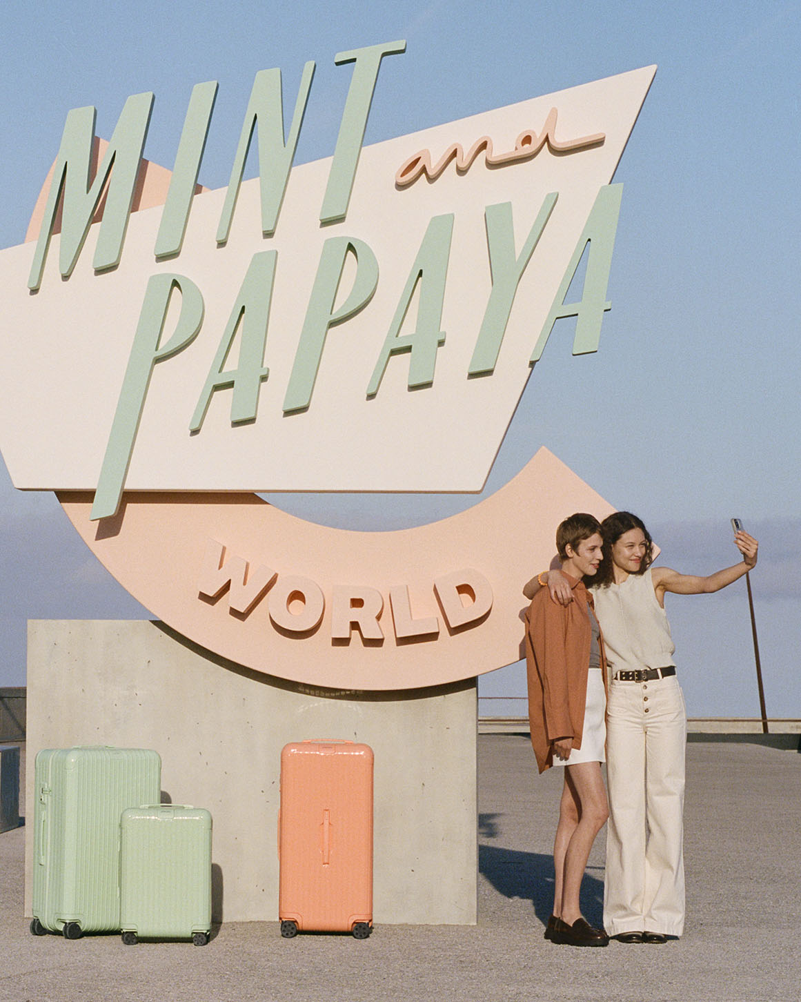 RIMOWA_Essential Mint & Papaya_Campaign_Stills