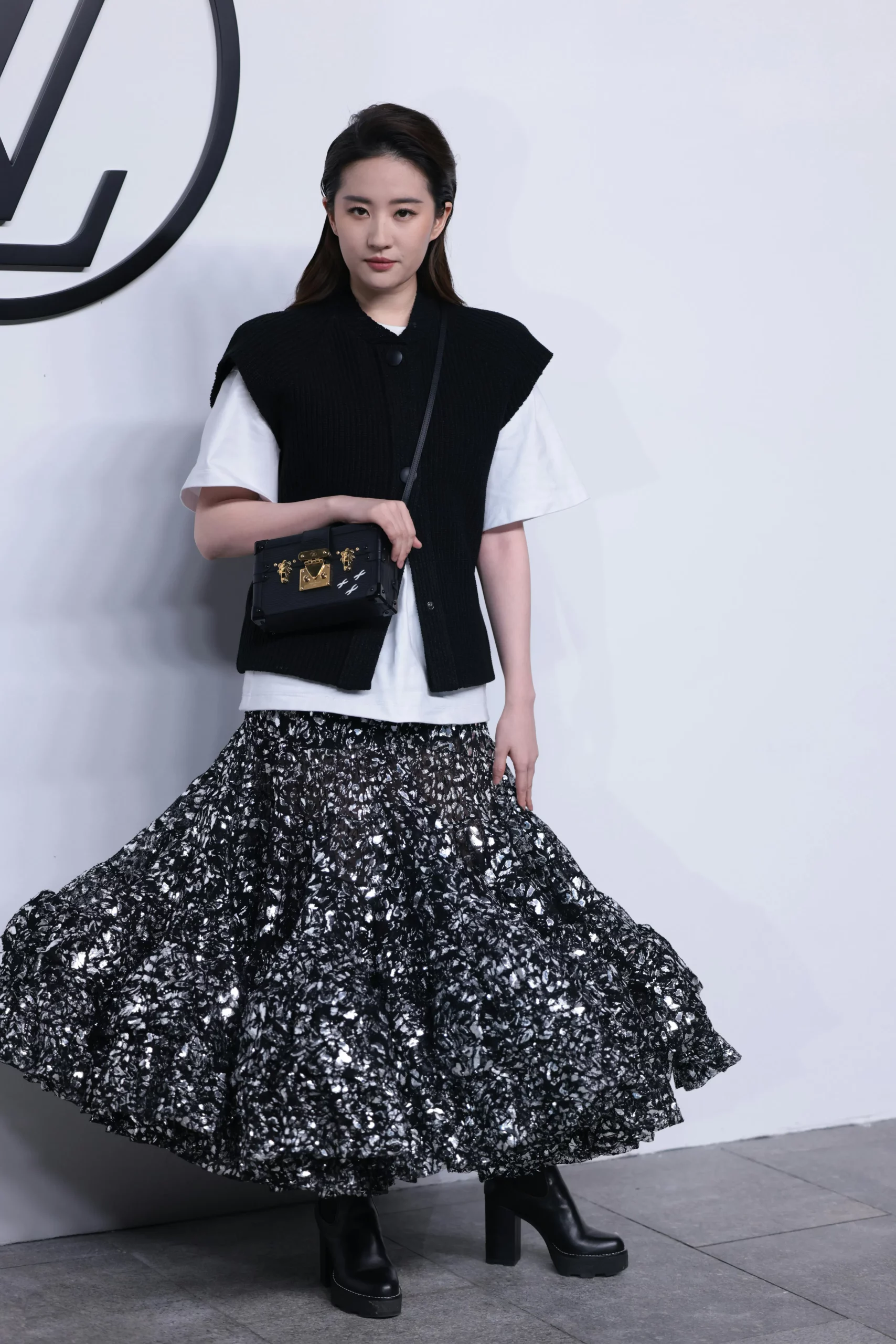 Lưu Diệc Phi tại Louis Vuitton Pre-Fall 2024. (Ảnh: Getty Images)