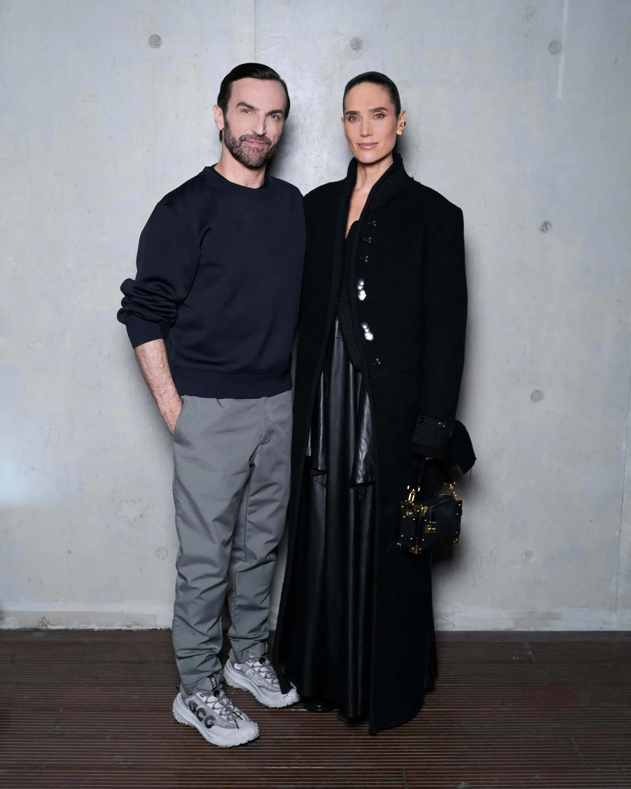 Nicolas Ghesquière và Jennifer Connelly tại Louis Vuitton Pre-Fall 2024. (Ảnh: Getty Images)